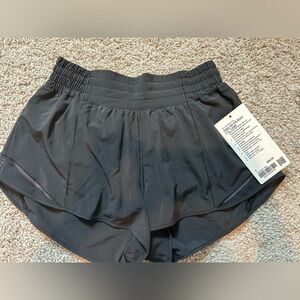 Lululemon Hotty Hot Short- HR 2.5- 6